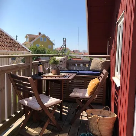 Fin Laegenhet Med Balkong - Centralt O Bra Laege Karingon Extérieur photo